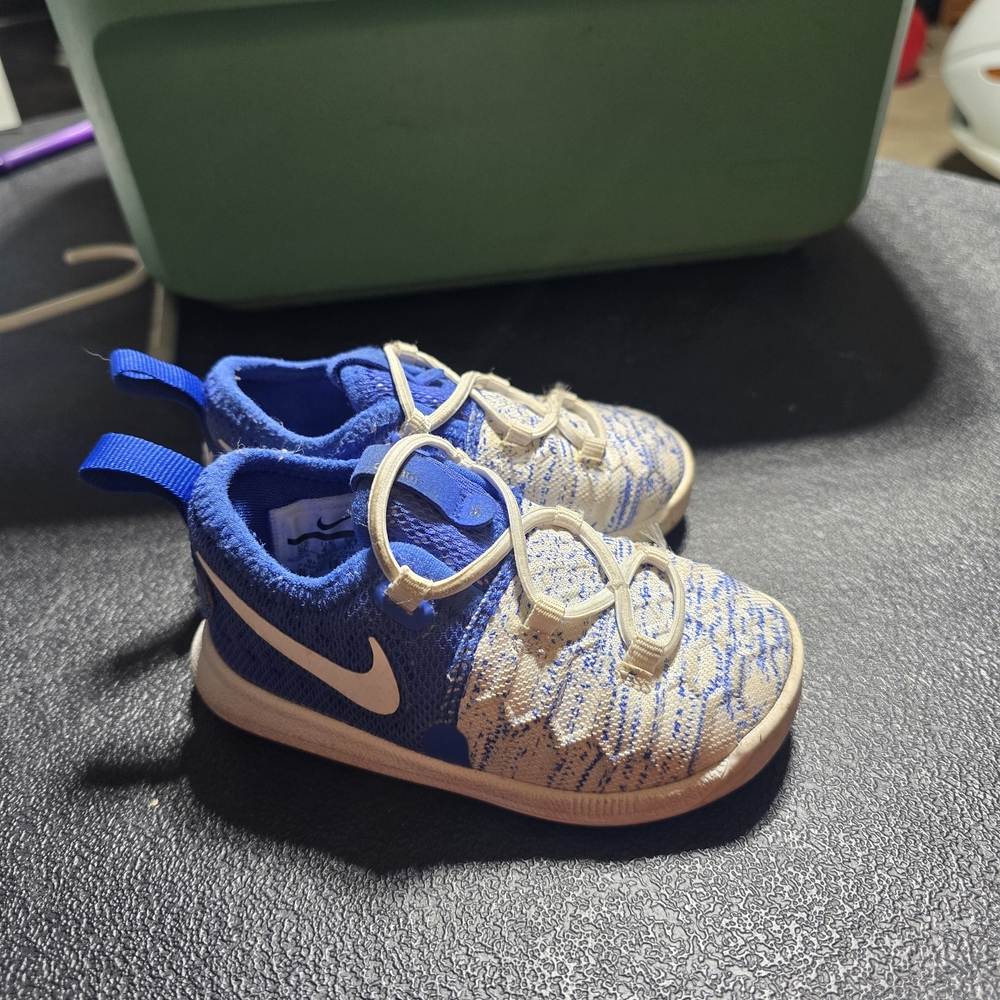 Nike Kids Royal Blue and Cream Sneakers